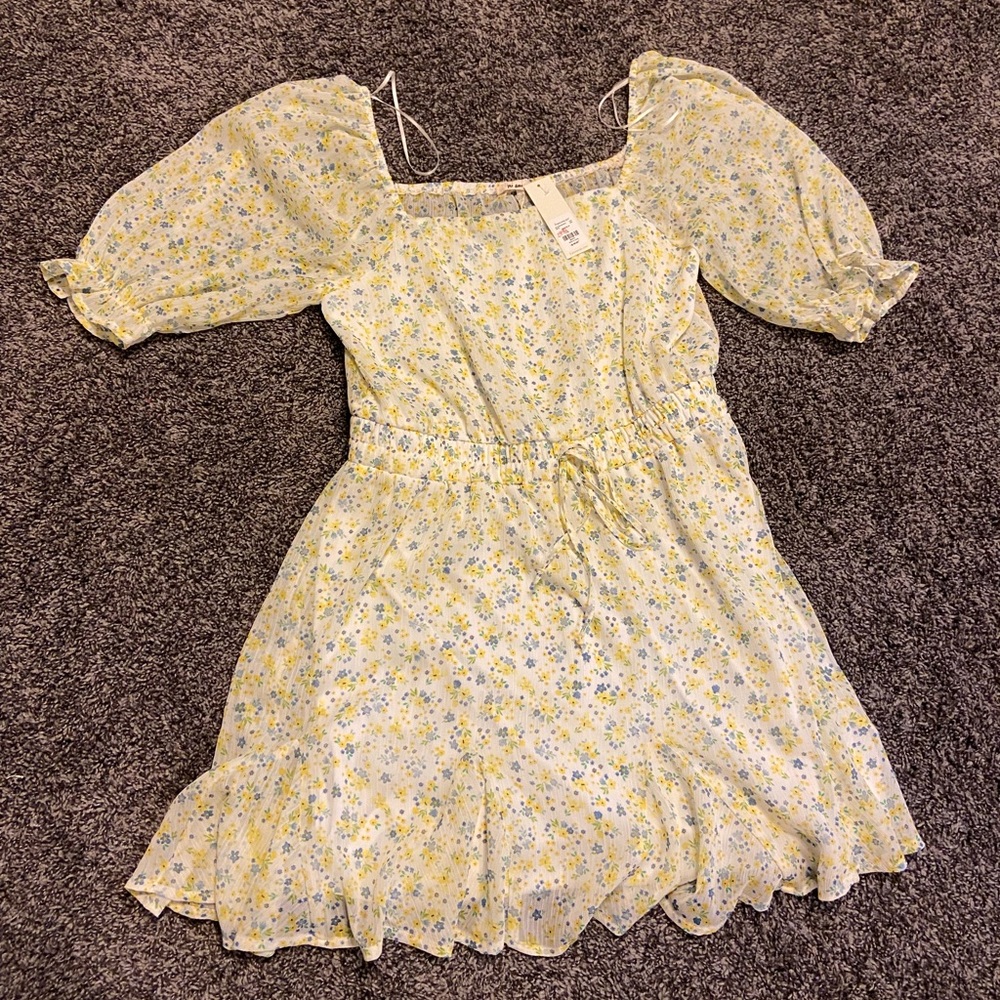 Francesca’s Short Puff Sleeve Dress